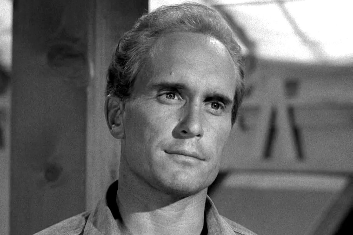 johnthompsoniv's tweet photo. Remembering Robert Duvall by reading this Esquire interview published in 2011.

Here are my two favorite Duvall quotes from it:

“Sometimes working fast is better than waiting, waiting, waiting to get it right.”

“When I knew nothing, I thought I could do anything.” https://t.co/rIidKgoT6d