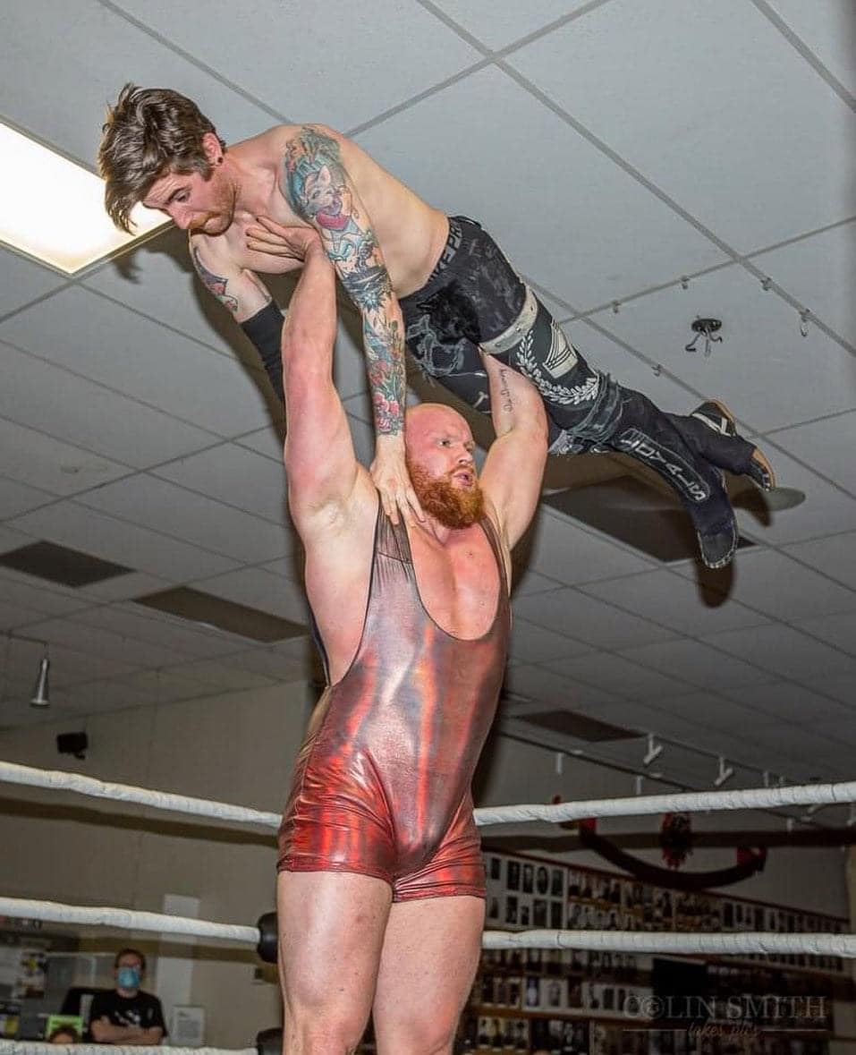 wresadam's tweet photo. Pro Wrestling Alpha Males showing their dominance by lifting their Beta opponents over head. Fucking awesome displays of masculine power!!!
#prowrestling #wrestlers #prowrestlers #wrestlingfetish #gaywrestling #hot #bulgemen #gay #thicc #stud #overhead https://t.co/2cye5FfXEX