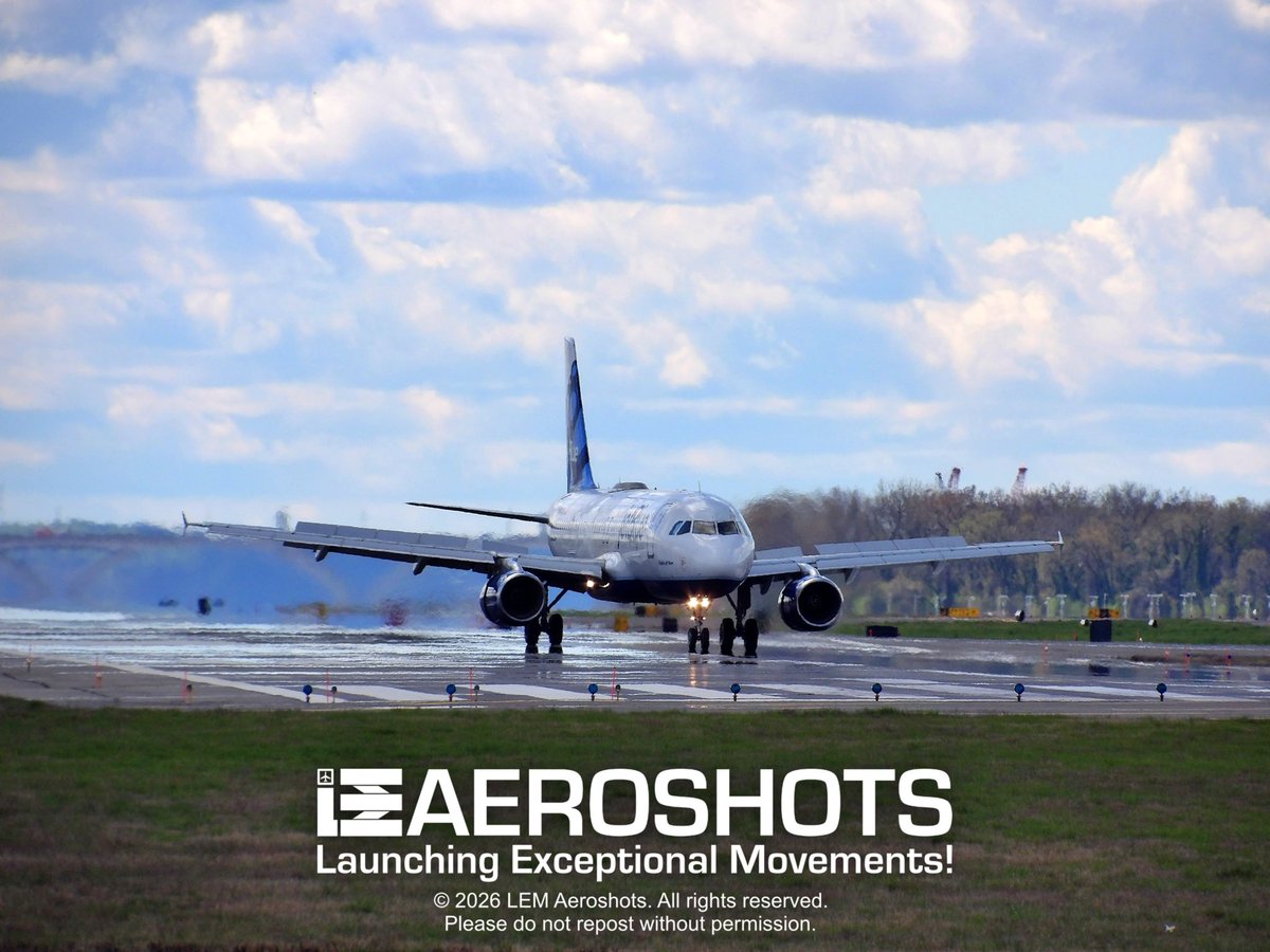LEMAeroshots's tweet image. Here’s to a sunny day with a side of blueberries! -LEM 🫐☀️🤩

✈️ @JetBlue Airways @Airbus #A320 🎨 Blueberries Tailfin 🔢 #N504JB 📍 DCA (@Reagan_Airport) 🛬 Runway 1 🗓️ April 4, 2024 📸 @Kodak @KodakPIXPRO AZ528

#LEMAeroshots #FlyReagan #JetBlue #Airbus #AirbusA320 #Landing