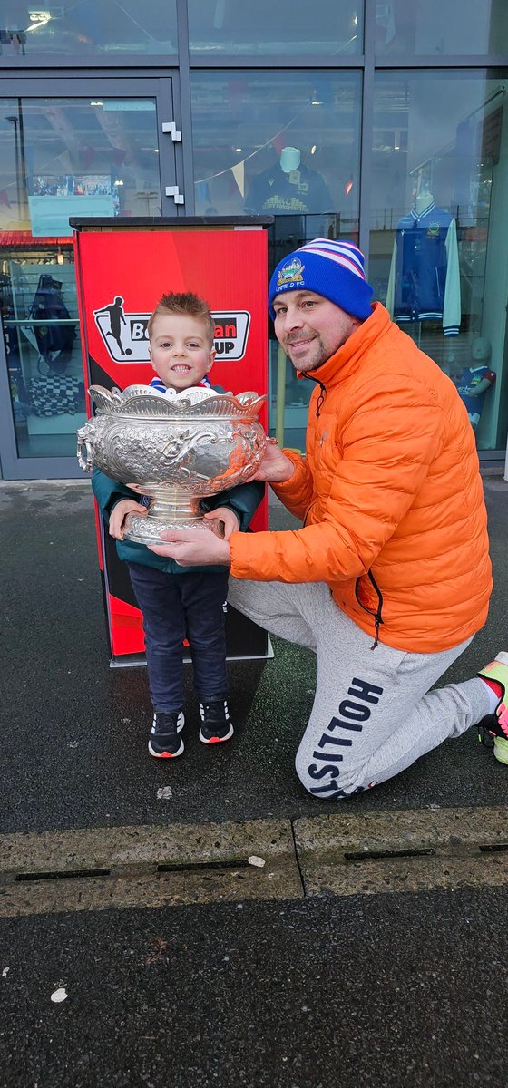 We owe them 1 from Boxing day, and with Larne's bubble starting to burst, il take 4 points outta 6 between now and Tuesday night.
No team-talk needed this evening!
C'mon blues 🔵⚪️🔴⚽️🏆