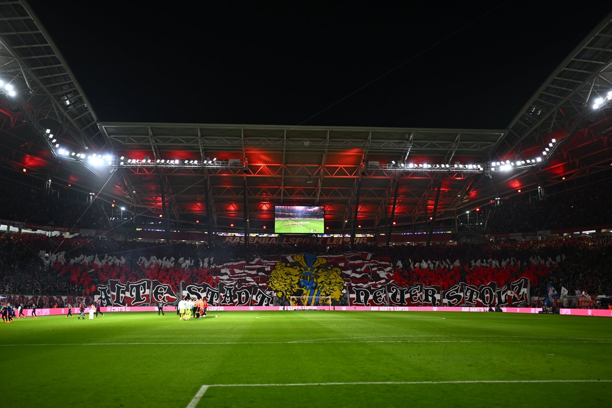 RBLeipzig's tweet photo. LEIPZIG ❤️🤍

#RBLBVB #Bundesliga https://t.co/NDj6BGdStM