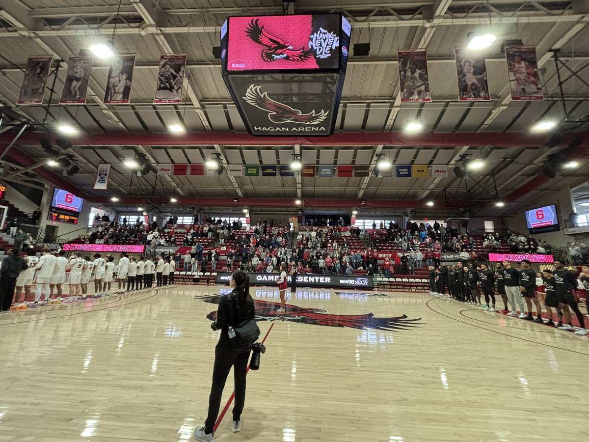 ericduick's tweet photo. Huge day of hoops on ESPN. Get it started with Saint Joseph’s-Loyola (Chicago) on ESPNU. On the call with Noah Savage as the Hawks eye a double-bye in the Atlantic 10 Tournament. SJU leads 25-13. https://t.co/lndtPfH1Kl