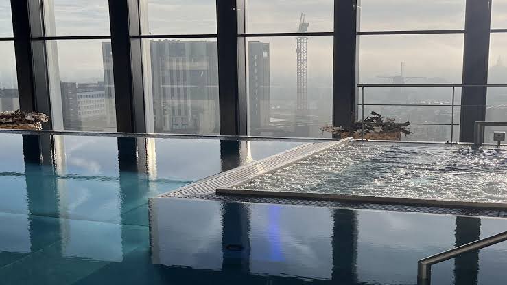 Шурочка с акулой tweet media