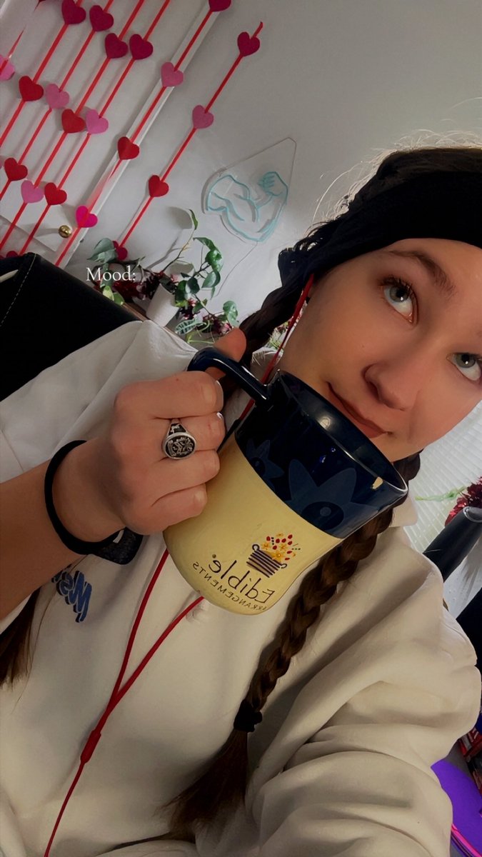 MsBrookster tweet media