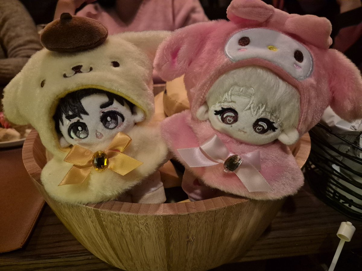 대봉집도 가고 칵테일 바도 가고💛🩷
#크롬하츠러버_뉴쿱스
#하니하니_하니엘