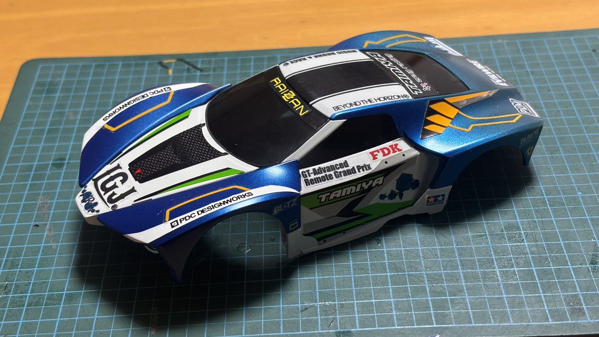 ステッカーワーク終了！ 明日クリア吹いて撮影や！