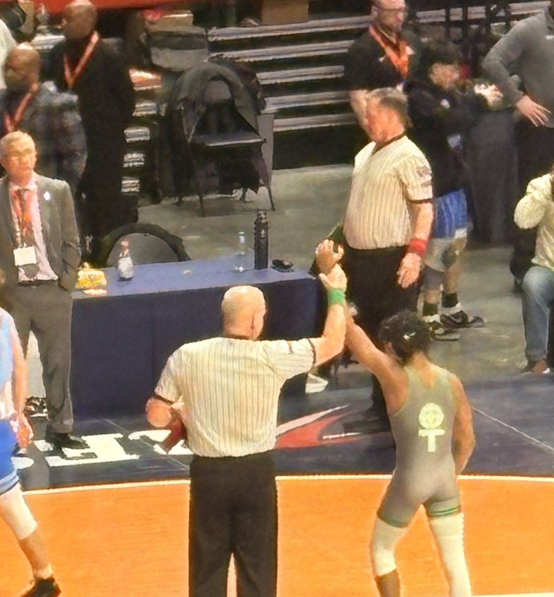 ND Dons Wrestle tweet media