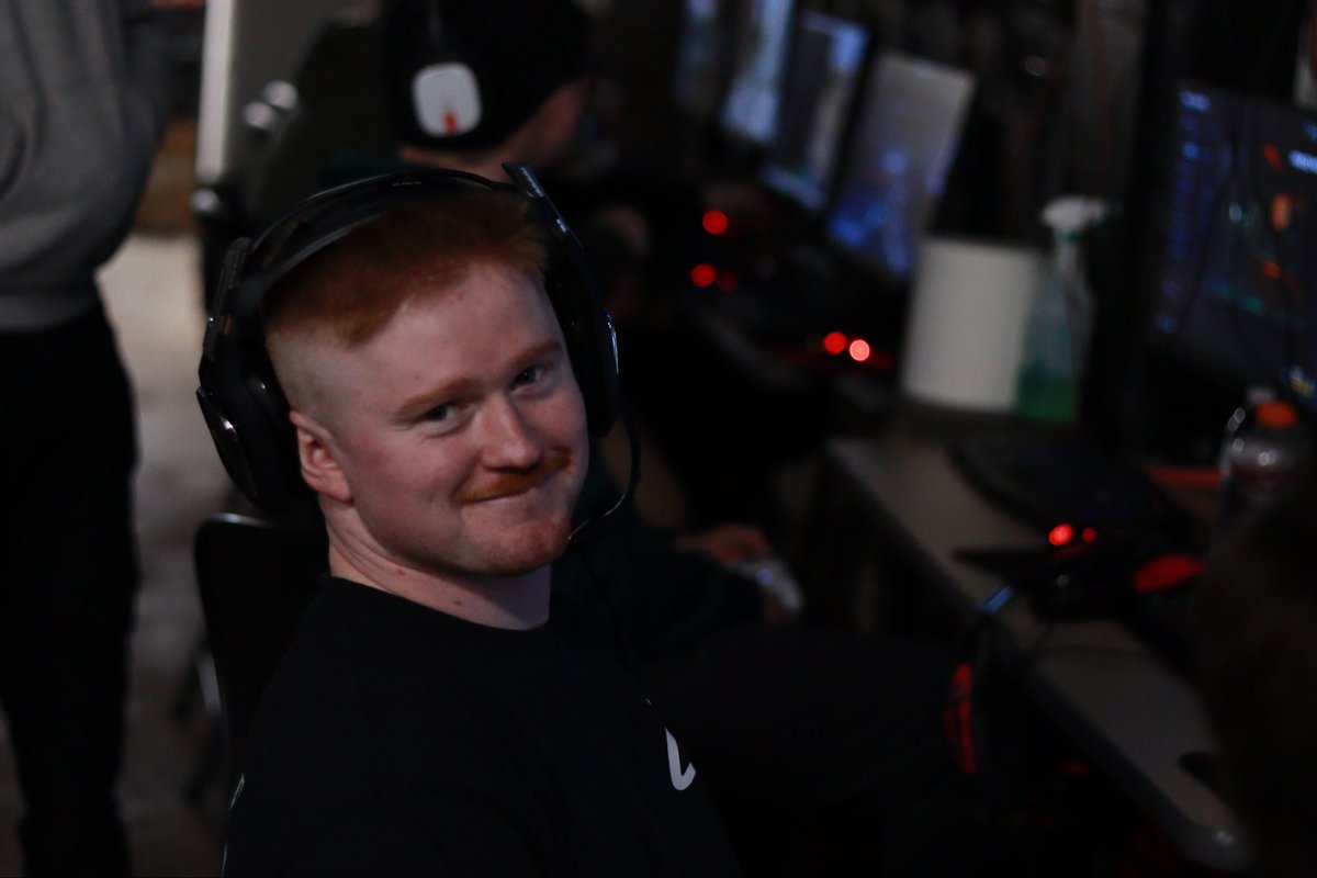 4thSpaceEsports's tweet photo. Everybody is locked in.. 

Except for @TBELodge 😂 https://t.co/ya3X2LKIez