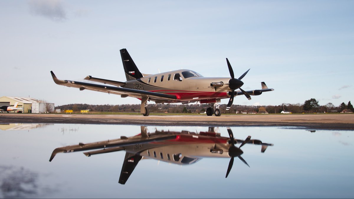 Wolverhampton Halfpenny Green Airport tweet media