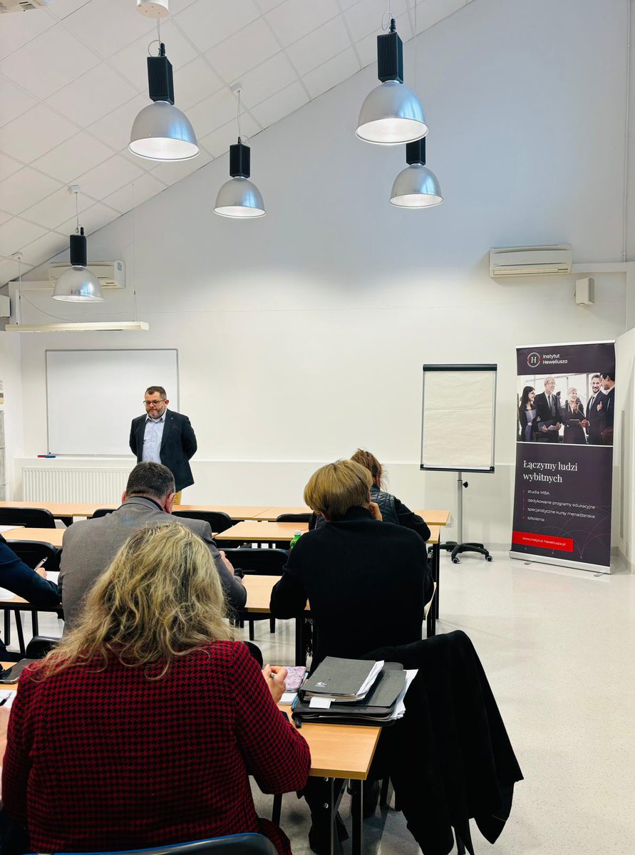 i_heweliusza's tweet photo. I semestr MBA w Zarządzaniu Publicznym zakończony testem 💼

Gratulacje dla Studentów i podziękowania dla kadry SWPS 👏

#MBA #ZarządzaniePubliczne #SWPS #InstytutHeweliusza https://t.co/sYLzl0IyNE