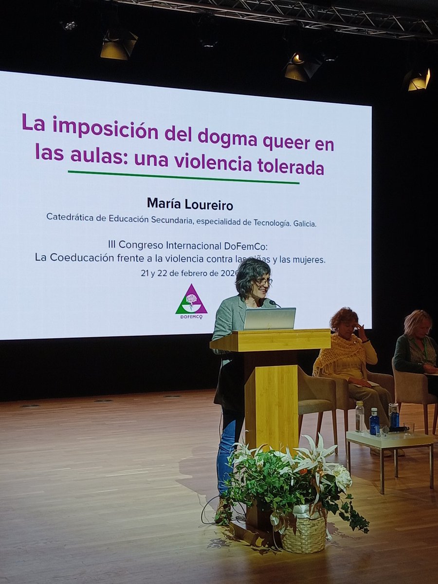 Vamos cerrando el sábado con la última ronda de comunicaciones. Abre nuestra compañera de <a href="/DoFemCo/">Docentes Feministas por la Coeducación</a> María Loureiro (<a href="/tecnoloxia/">María L</a>), profesora de Tecnología en Educación Secundaria en Galicia, coeducadora y especialista en el fomento de vocaciones STEM entre las chicas. Presenta su