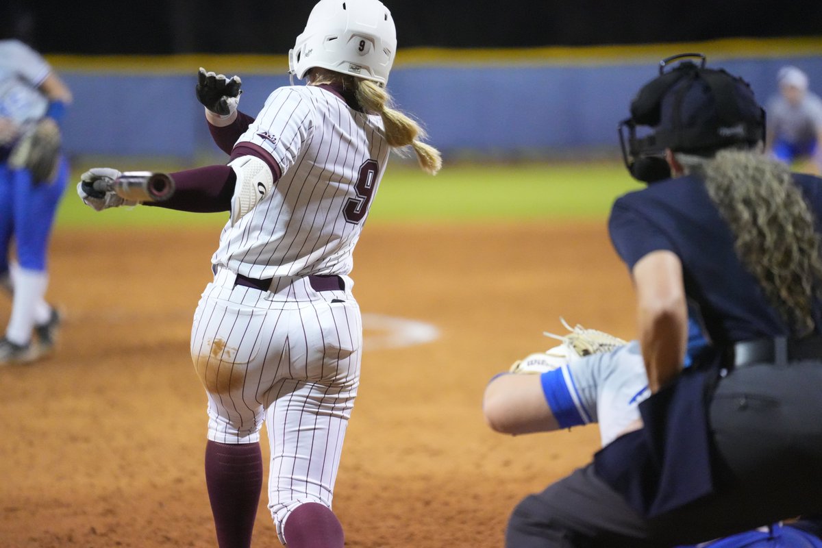 Anna Cockhill leads off the bottom of the 1st with a single to right to up her hitting streak to eight. That's the longest for Montana since Presley Jantzi's 10-game hitting streak in 2024.
