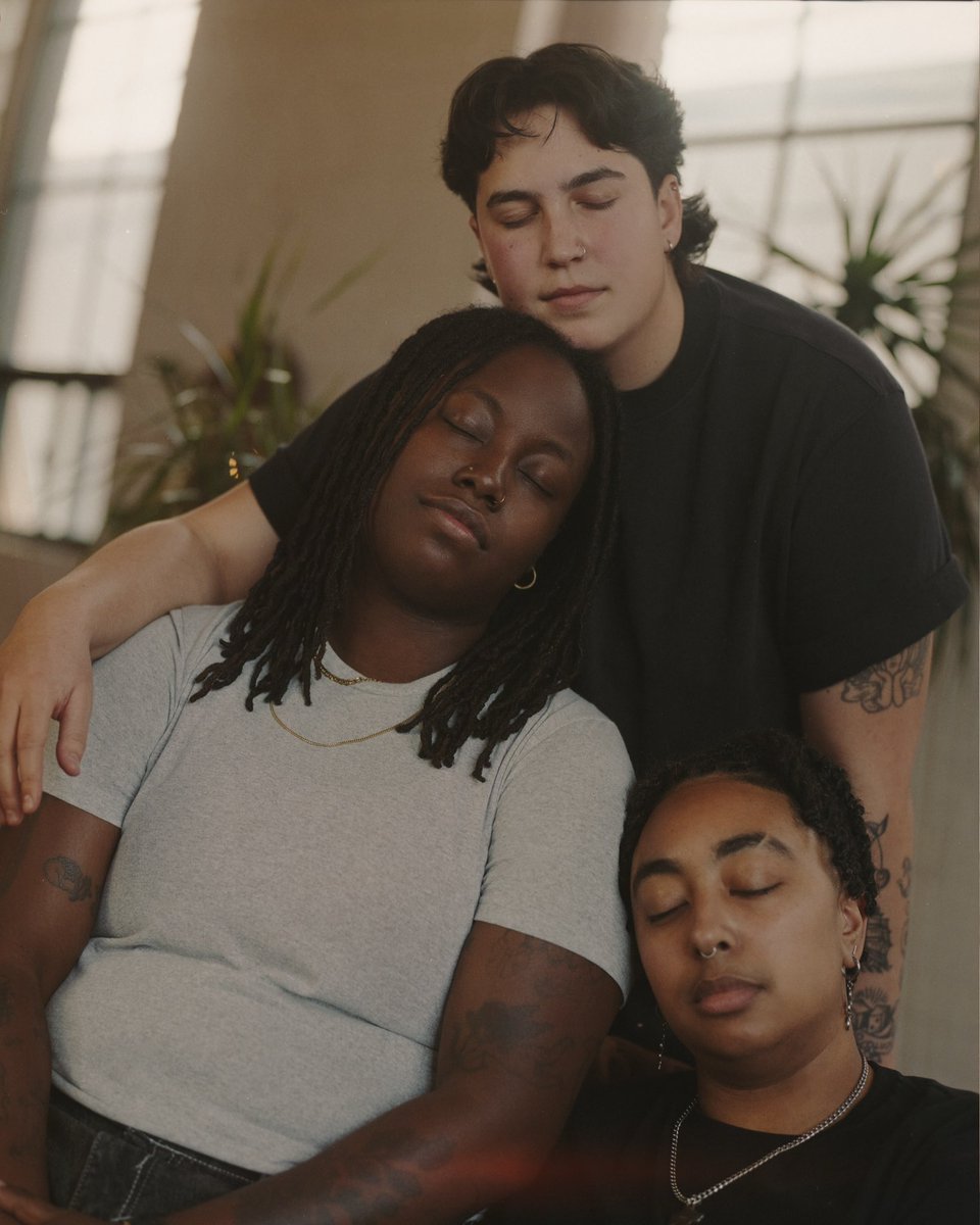 ziosaaa's tweet image. loverboy, n, /ˈlʌvɚˌbɔɪ/ - studs, butches, and masc lesbians with big, tender hearts, who wear their masculinity on their sleeve.

Shot by: @/briannablank on IG. Produced by me. 

More photos on IG!