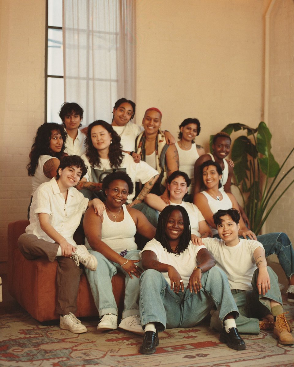 ziosaaa's tweet image. loverboy, n, /ˈlʌvɚˌbɔɪ/ - studs, butches, and masc lesbians with big, tender hearts, who wear their masculinity on their sleeve.

Shot by: @/briannablank on IG. Produced by me. 

More photos on IG!