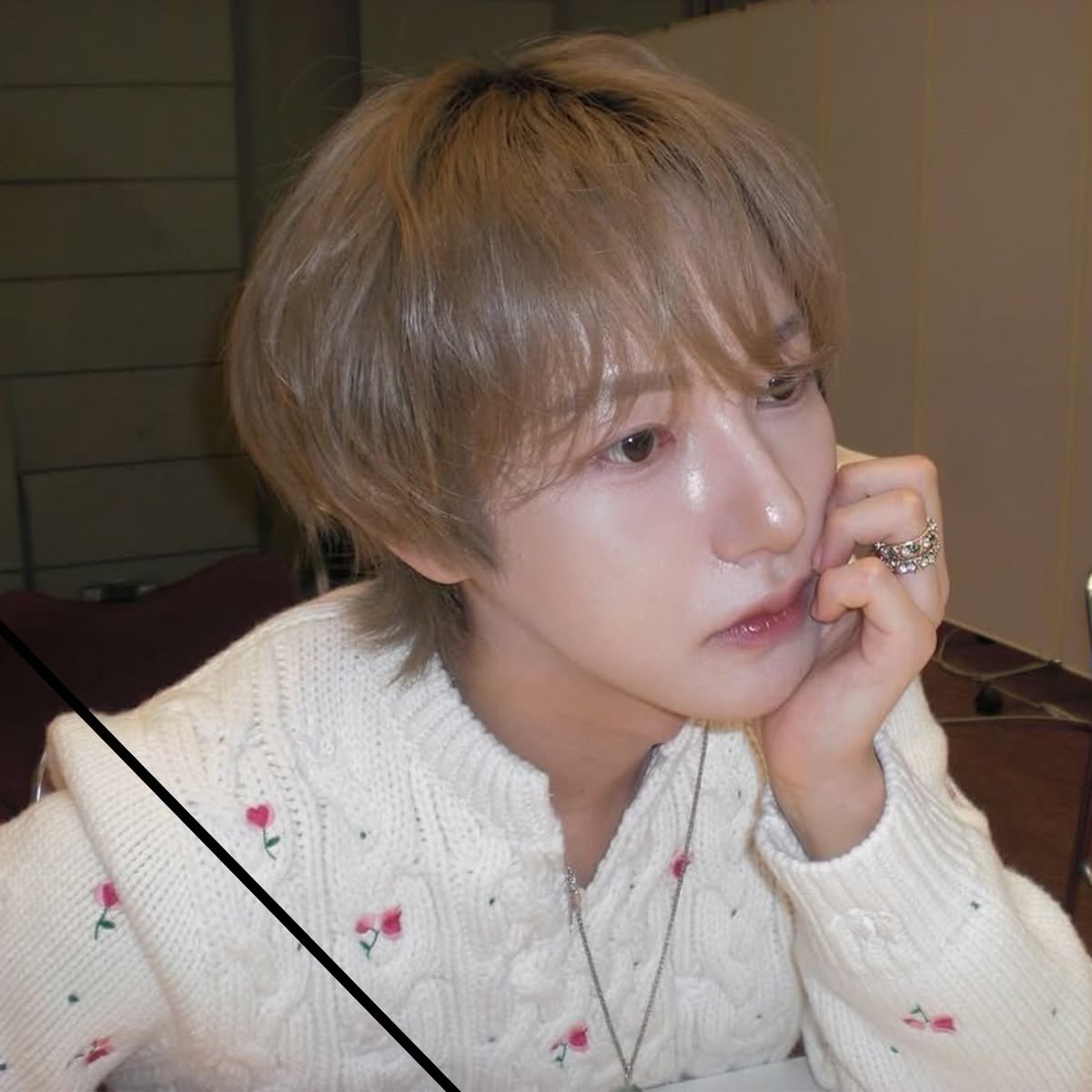 จะว่าไปมุมนี้ก็แอบคล้ายกันนะเนี่ยะ แต่เหมือนแฝดน้องกะแฝดพี่มาก พวกคนสวยหนิ