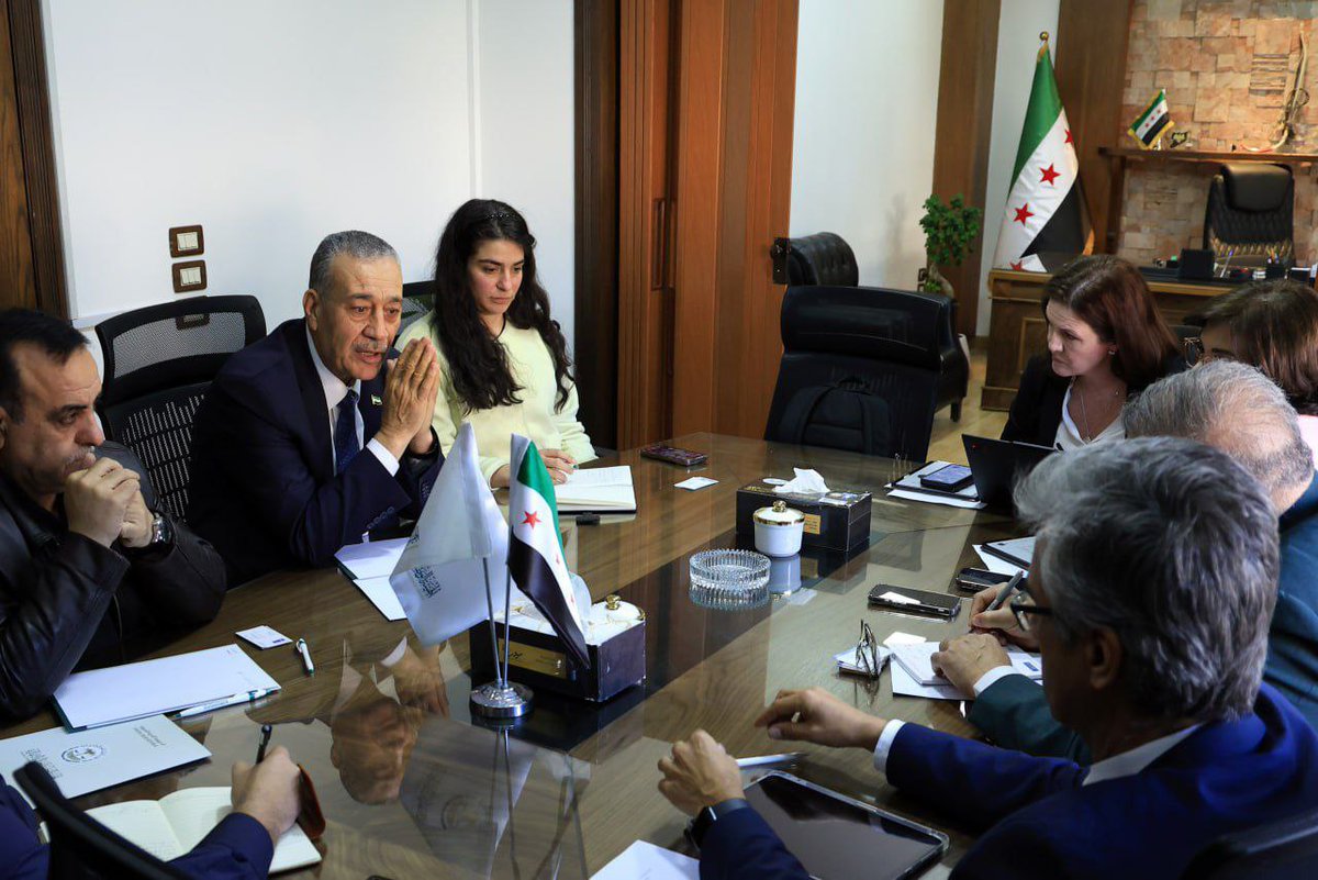 SyNCFTJ's tweet photo. عُقد في مبنى الهيئة الوطنية للعدالة الانتقالية في دمشق اجتماع ضمّ السيد عبد الباسط عبد اللطيف، رئيس الهيئة، ووفداً من عدة جهات تابعة لـ United Nations، وذلك في إطار تعزيز التنسيق لدعم مسار العدالة الانتقالية. https://t.co/rpSzJKAE9l