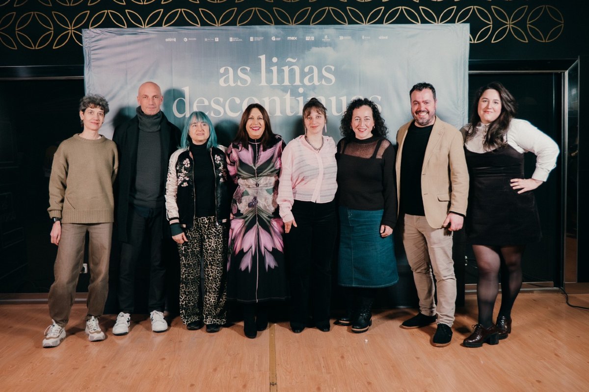 🎬 A deputada de Cultura da Deputación da Coruña, Natividade González, participou este xoves na preestrea do filme As liñas descontinuas, celebrada nos Cines Cantones da Coruña, nun acto que reuniu ao equipo da película e a numerosas persoas do ámbito cultural galego.