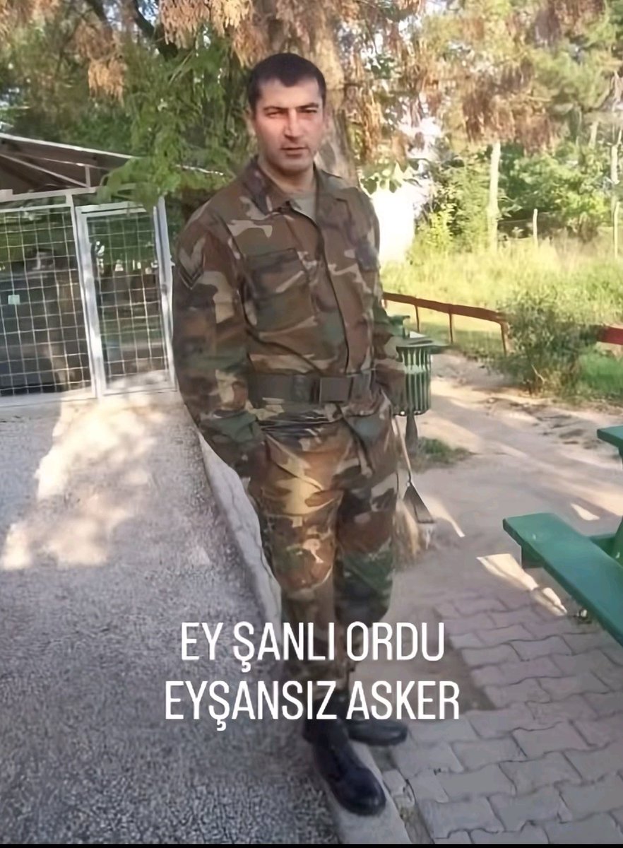 visnelibrownie7's tweet image. RT @2onlymert: ciddi ortamlarda benim espriler