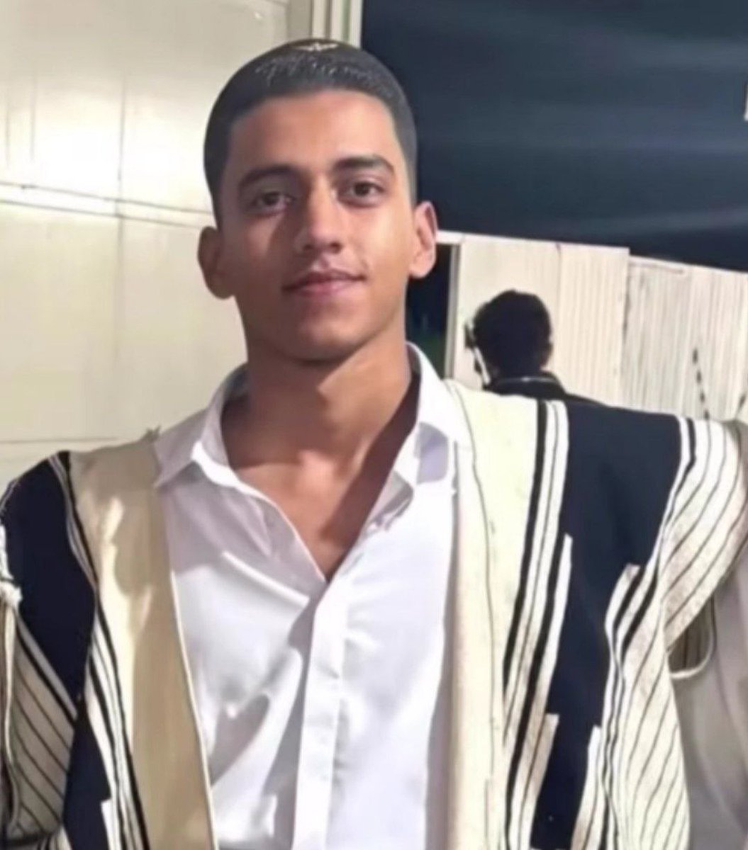 YzYasi's tweet image. RT @beiro_1999: تاثیر رسانه‌ای کردن.
دست کم نگیرییییددددد.
#پارسا_قاسمی ۱۷ ساله.
#KingRezaPahlavi 
#IranMassacre