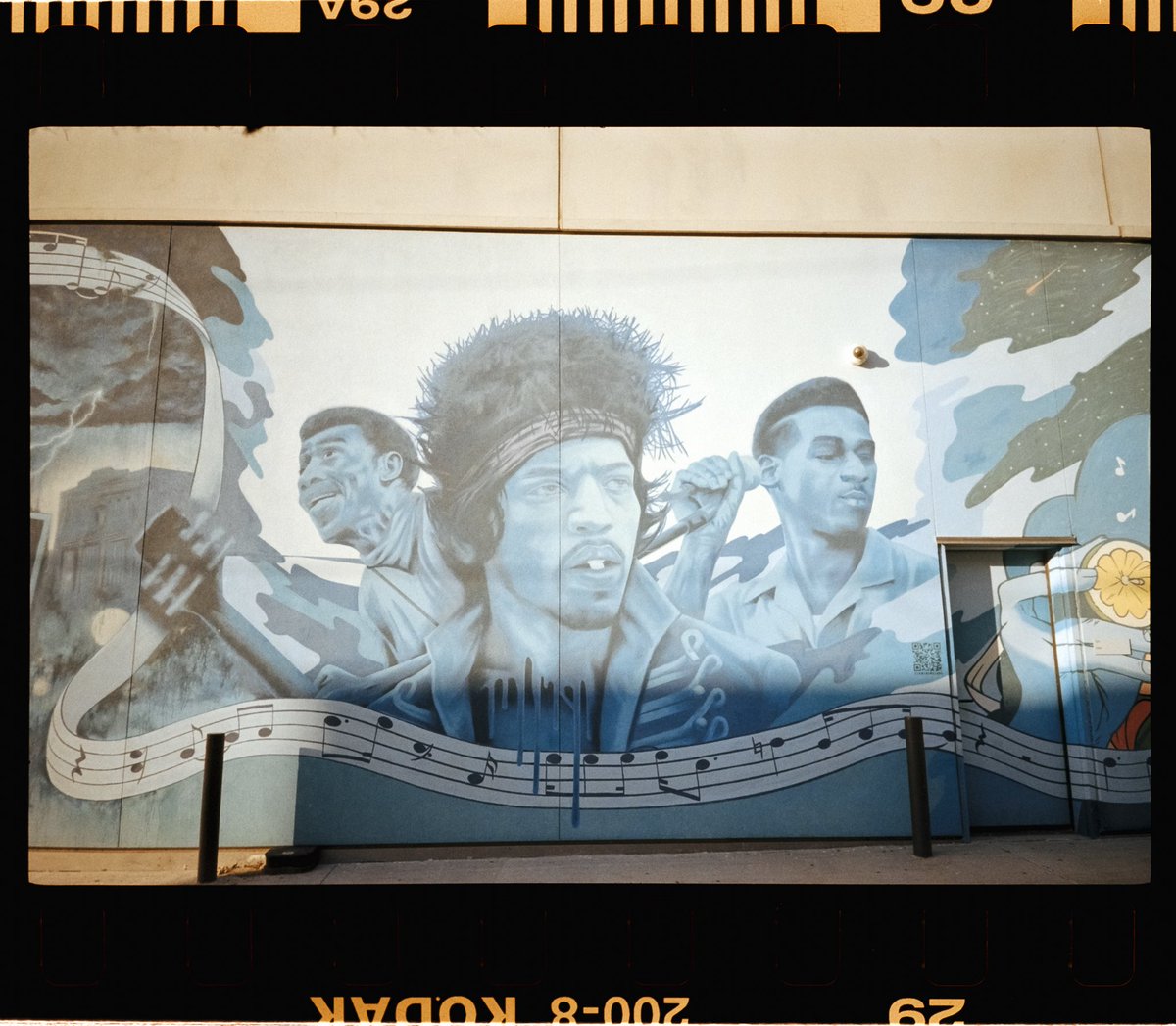 HtownSobetty's tweet photo. Flickr Explore⭐️ 2/18/26

“Of Ellum” by artist Alfredo Pina (12/25/25)

📸: Kodak Snapic A1
🎞️: Kodacolor 200 Film

#Streetphotography 
#TBoneWalker
#JimiHendrix
#LeonBridges 
#BluesAlley https://t.co/37CAWKhSj5