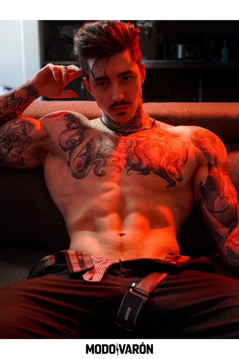 ModoVaron's tweet photo. Hay tatuajes que decoran…
y otros que no dejan que apartes la vista. 😏🔥

Modelo: Jake Andrich
X: @jakipz

¿Team piel limpia o team tinta irresistible? 😌

#ModoVarón #JakeAndrich #InkLovers #Provocación #HombresConEstilo #Tatuajes https://t.co/2dDEsgEvul