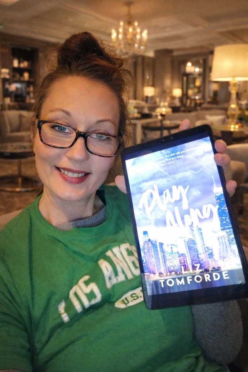 HKCC040616's tweet image. I'm literally swept away with The Windy City series and binge reading book 4.
So far, I think book 3 was my favourite because I'm always pulled into the whole single Dad thing 😉😉
#playalong #liztomforde #Bookstagram #booktok #author