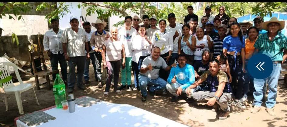 #21feb26 <a href="/ADemocratica/">Acción Democrática</a> Resistencia Apure,el Cem-muñoz, desde la Pq Mantecal, recibimos con alegría a los nuevos integrantes que se suman a nuestra organización🤝
! Nuestra familia crece y el compromiso se fortalece !
​¡AVANZAMOS! 🇻🇪
<a href="/PieroMaroun/">Piero Maroun</a> 
<a href="/DanielTiradoP/">Daniel Tirado Perez</a> 
<a href="/LorennaMontilla/">Lorena Montilla</a>