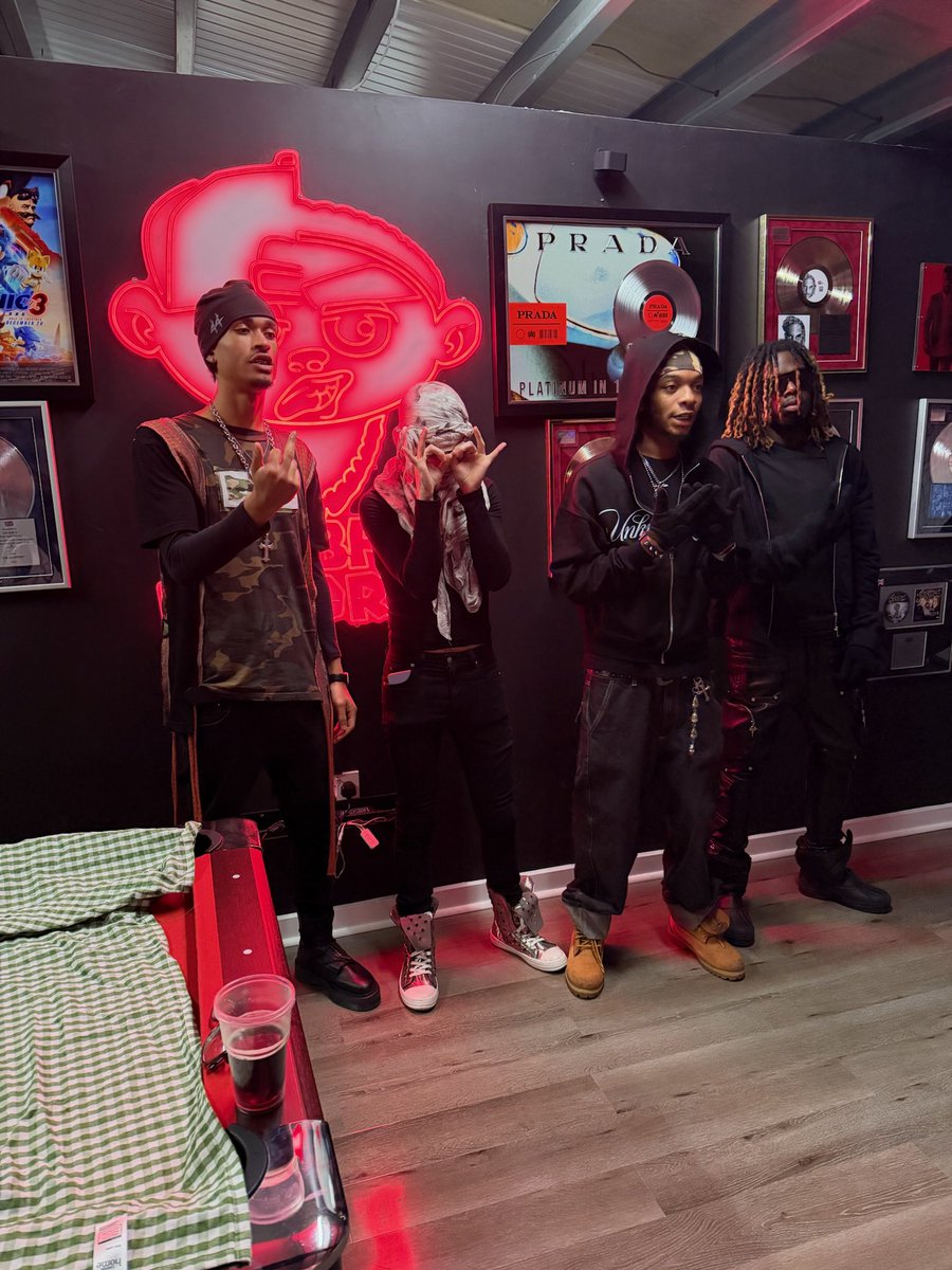 juveniall tweet media