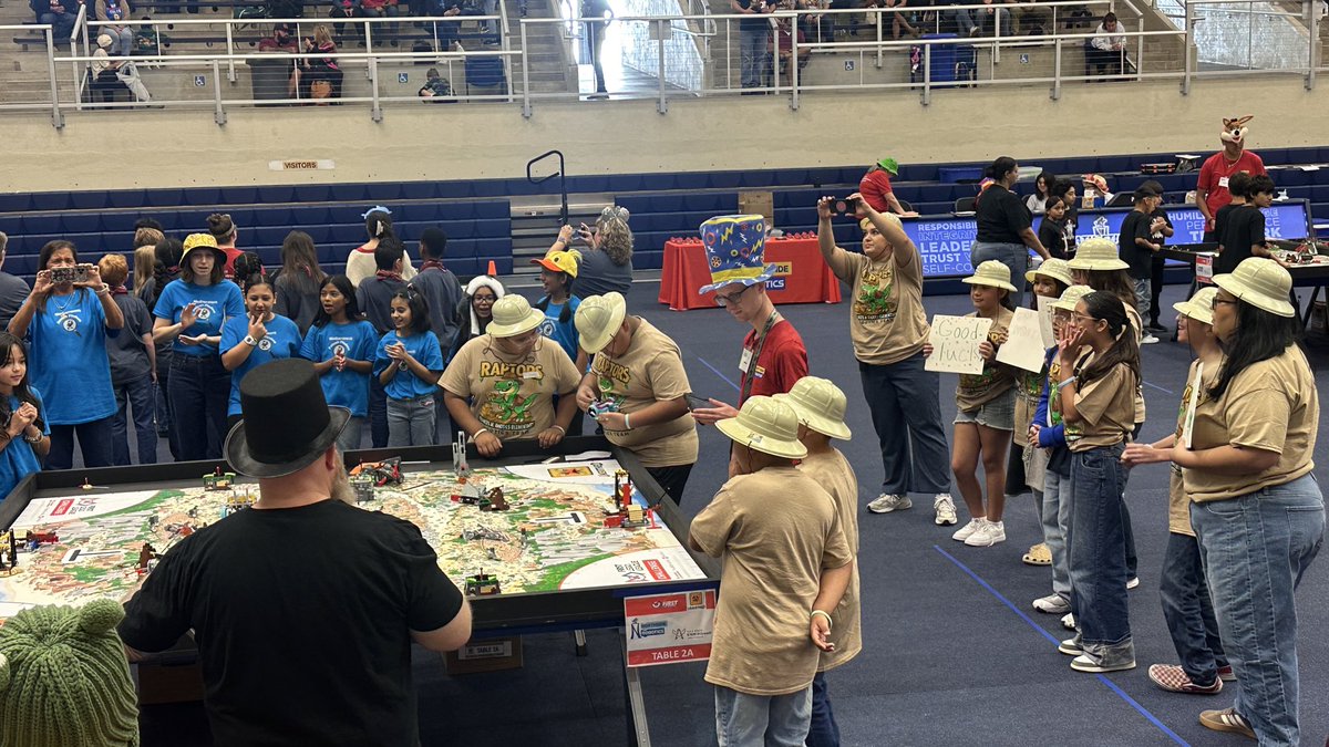KMDIAZ44's tweet photo. Our @NISDRhodes Robotics Raptor team is doing a ROAWawesome job in modeling teamwork, good sportsmanship & grit! Thank you Ms Benavidez & Mrs. Perez for being great coaches! #RaptorPride @NISD https://t.co/2AxiU0xaxX