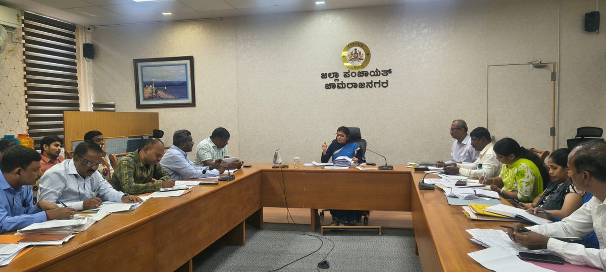 ZP_chanagar's tweet image. ಇಂದು MPIC ವಿವಿಧ ಯೋಜನೆಗಳ ಪ್ರಗತಿ ಪರಿಶೀಲನಾ ಸಭೆ ನಡೆಸಿ ವಿವಿಧ ಇಲಾಖೆಗಳಲ್ಲಿನ ಎಲ್ಲಾ ಕಾಮಗಾರಿಗಳ ಪ್ರಸ್ತುತ ಸ್ಥಿತಿಗತಿಗಳನ್ನು ಪರಿಶೀಲಿಸಿ ನಿಗದಿತ ಅವಧಿಯೊಳಗೆ ಗುಣಮಟ್ಟದ ಕೆಲಸಗಳನ್ನು ಶೀಘ್ರವಾಗಿ ಪೂರ್ಣಗೊಳಿಸಲು ಅಧಿಕಾರಿಗಳಿಗೆ ಸೂಚಿಸಲಾಯಿತು.

@TheKVenkatesh
@PriyankKharge

#Chamarajanagar #MPIC #progressreview