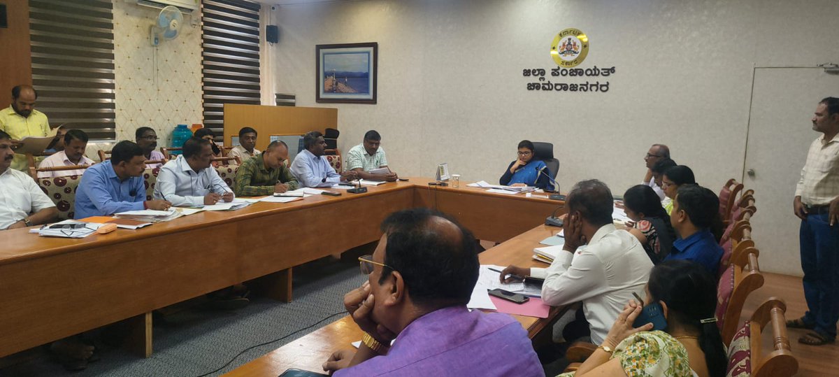 ZP_chanagar's tweet image. ಇಂದು MPIC ವಿವಿಧ ಯೋಜನೆಗಳ ಪ್ರಗತಿ ಪರಿಶೀಲನಾ ಸಭೆ ನಡೆಸಿ ವಿವಿಧ ಇಲಾಖೆಗಳಲ್ಲಿನ ಎಲ್ಲಾ ಕಾಮಗಾರಿಗಳ ಪ್ರಸ್ತುತ ಸ್ಥಿತಿಗತಿಗಳನ್ನು ಪರಿಶೀಲಿಸಿ ನಿಗದಿತ ಅವಧಿಯೊಳಗೆ ಗುಣಮಟ್ಟದ ಕೆಲಸಗಳನ್ನು ಶೀಘ್ರವಾಗಿ ಪೂರ್ಣಗೊಳಿಸಲು ಅಧಿಕಾರಿಗಳಿಗೆ ಸೂಚಿಸಲಾಯಿತು.

@TheKVenkatesh
@PriyankKharge

#Chamarajanagar #MPIC #progressreview