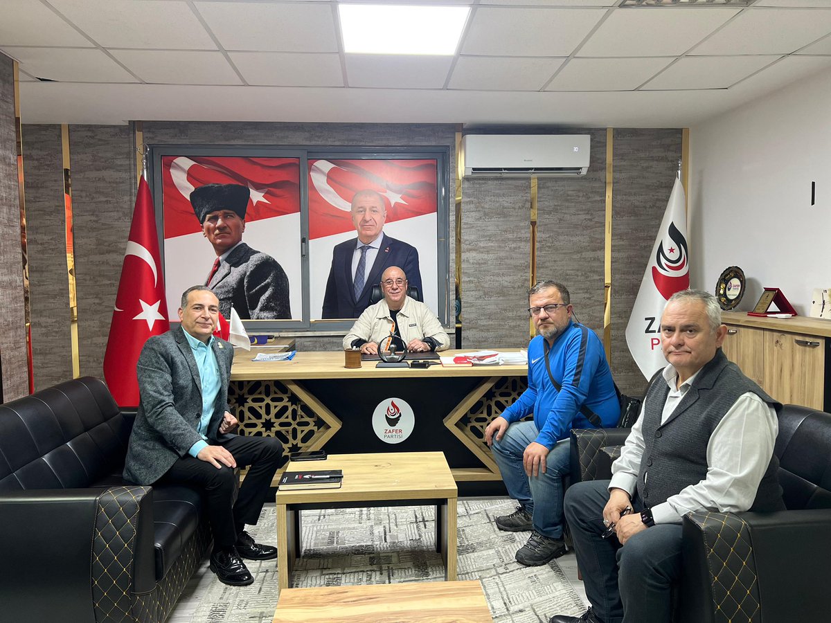 Yeni göreve başlayan Antalya Gençlik Kolları İl Başkanımız Sayın Ömer Taşkın ve kıymetli il gençlik heyetimiz, İl Başkanımız ile birlikte il başkanlığımızda bizleri ziyaret ettiler.

Gençlerimizin heyecanı, azmi ve kararlılığı partimizin geleceği adına bizlere güç vermektedir.