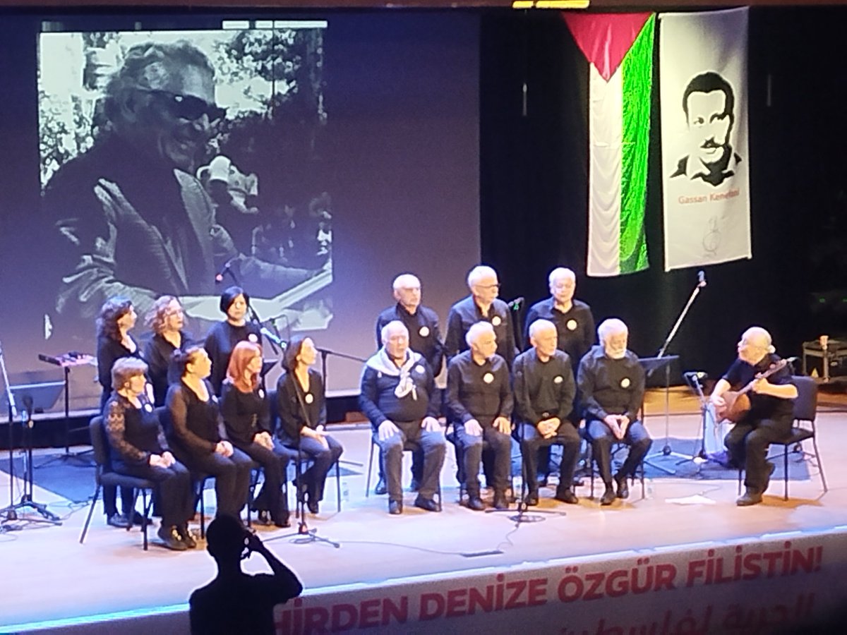 Ruhi Su dostlar korosu ilk koristleri Filistin için söylüyor, sorarlar bir gün sorarlar... 
Nehirden denize özgür Filistin! 
#FilistinDireniyor