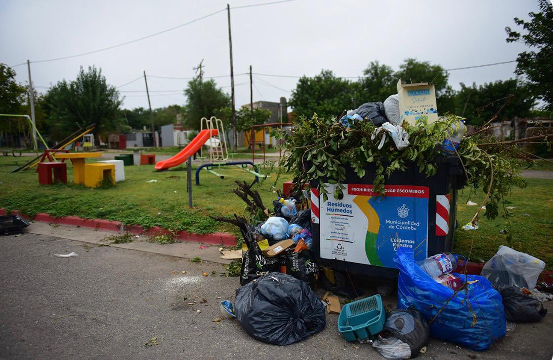 CÓRDOBA, EL BASURAL DE LLARYORA Y PASSERINI

140 basurales a cielo abierto 
y la basura se sigue acumulando!!! ❌️
NO ES economía circular ♻️ ni recolección que no funciona: ES ABANDONO ABSOLUTO.

Mientras el Gobernador <a href="/MartinLlaryora/">Martín Llaryora</a> y el Intendente <a href="/PasseriniOk/">Daniel Passerini</a> se gastan