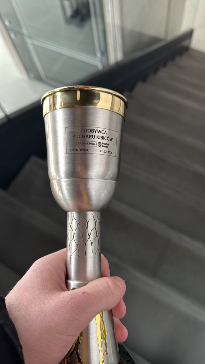 Puchar kibiców jest w dobrych rękach;) 
Fajnie zobaczyć parę znanych z Twittera twarzy na żywo. Podziękowania dla <a href="/KarolZebrowski/">Karol Żebrowski</a>, który miał swój duży udział.
#plkpl