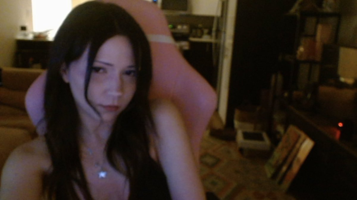 snowiecone's tweet photo. being blurry in my room https://t.co/O1HjLaHPUj