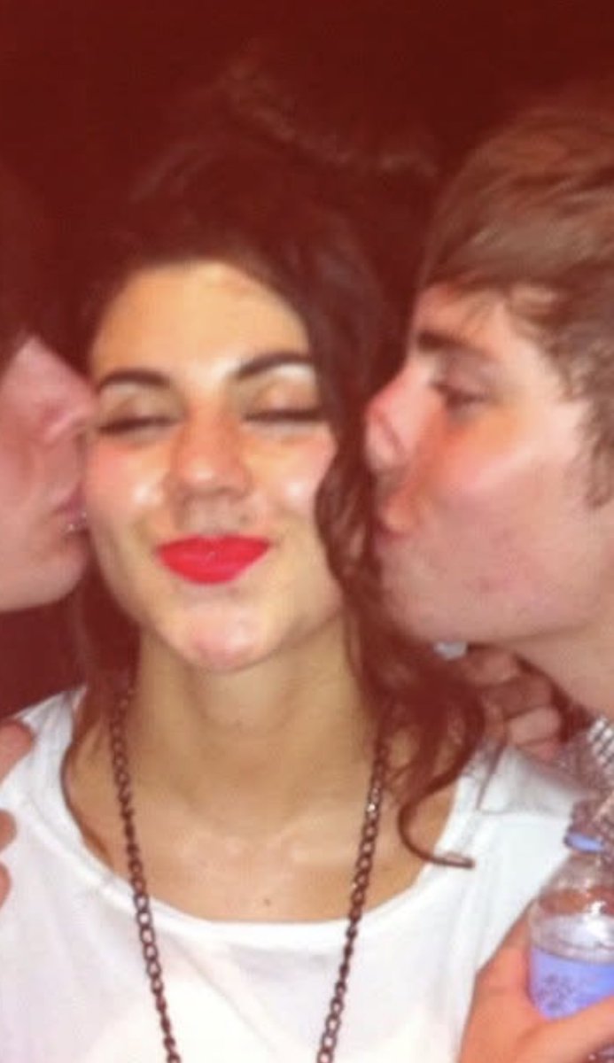 danncase's tweet image. AFTER 15+ YEARS @MarinaDiamandis IS FINALLY BACK IN AUSTRALIA NEXT WEEK!! 🥹🥰✨