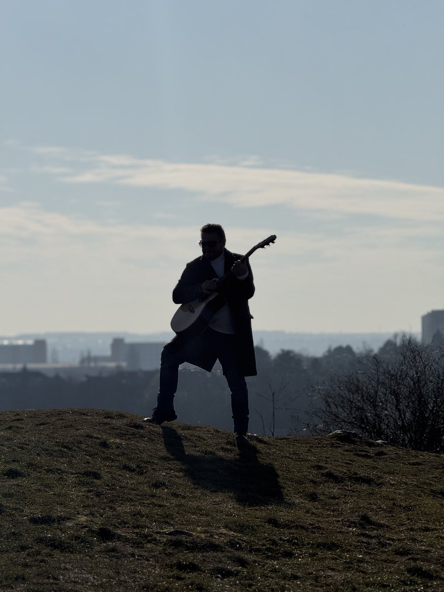 Natočili jsme novou píseň a video k tomu. Jelikož máme deadline - klapne to 🎶☕️🥂🎶 #promamu