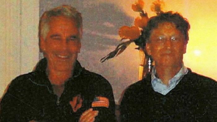 Epstein intentó por todos los medios llevar a <a href="/elonmusk/">Elon Musk</a> a su isla, incluso utilizando a Reid Hoffman y a Bill Gates para acercarse a él.

Elon se negó en múltiples ocasiones y finalmente bloqueó sus correos electrónicos de manera permanente a nivel de servidor.

En represalia,