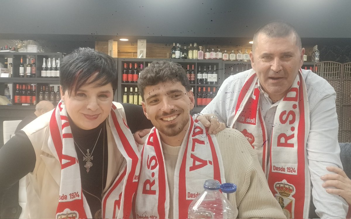 elmarcador2001's tweet photo. Foto tras un hattrick y foto tras cena con Dani Marín https://t.co/lufbYbXIUj