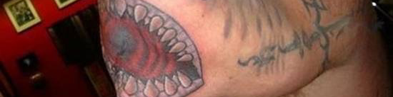4vmrv's tweet photo. He replaced his hand with a drawing of a whale.