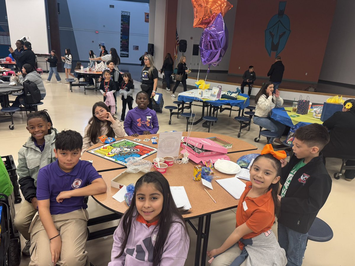 ESerna_PK8's tweet photo. OWLSOME Saturday cheering our MRE students &amp; coaches at today’s #TeamSISD UIL competition!! Hoot! Hoot!! 🔥🦉🔥 #GameOn #WEbeforeMEatMRE https://t.co/0e31YAWvg8