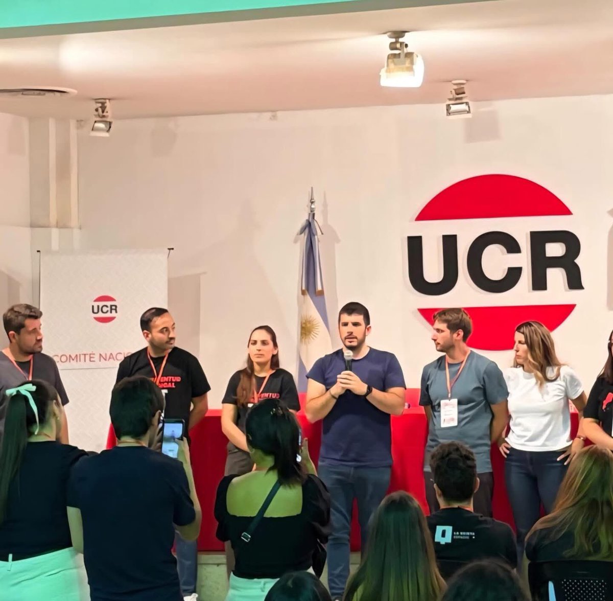 LucianaRached's tweet image. Felicitaciones a @Nahuebreglia por asumir la presidencia y a toda la mesa ejecutiva  de la @jrnacional .
Este es el lugar donde el radicalismo late fuerte, donde las convicciones se defienden con pasión y donde el compromiso no se negocia.