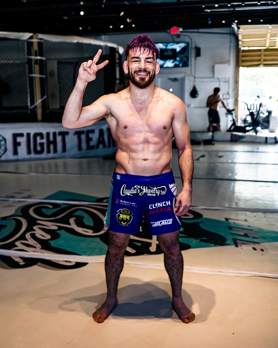 ShortyTorresMMA's tweet photo. I’m in fight shape and waiting for the call! I don’t care who I fight next. 😈💪🏻🔥
——————
試合に向けて万全の態勢を整えて、電話を待っています!次は誰と戦っても構いません。😈💪🏻🔥
📸 @klxxblatt @clinchmafia
#Rizin #BraveCF #IWantToFight #ImReady #TeamShorty https://t.co/Z2nyVAVGdN