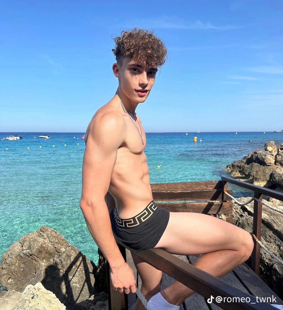 RemeoTwink's tweet photo. Still accepting boyfriend application💖💖💋💋🌈🌈 https://t.co/K8Vz6GtCcZ