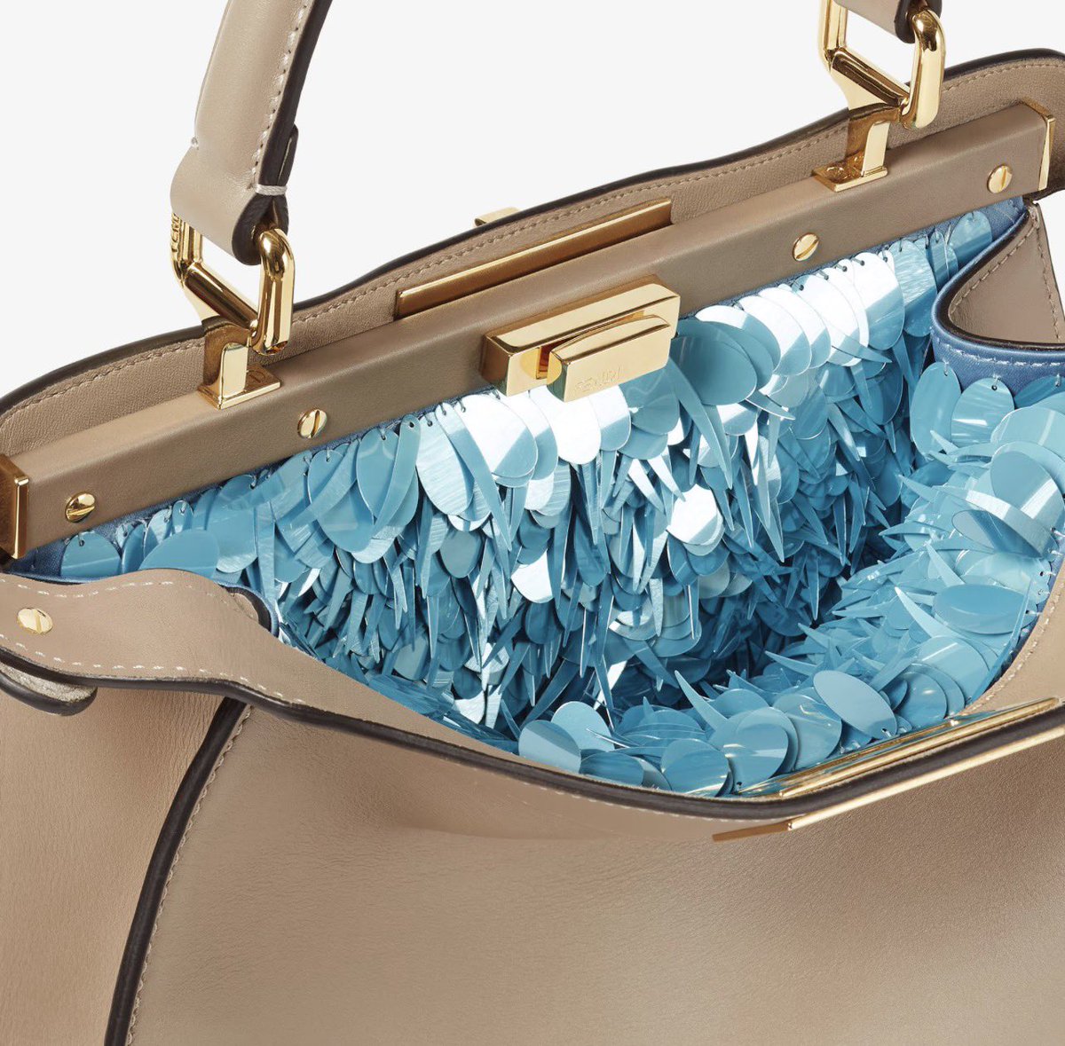 ميشا | FASHION tweet media