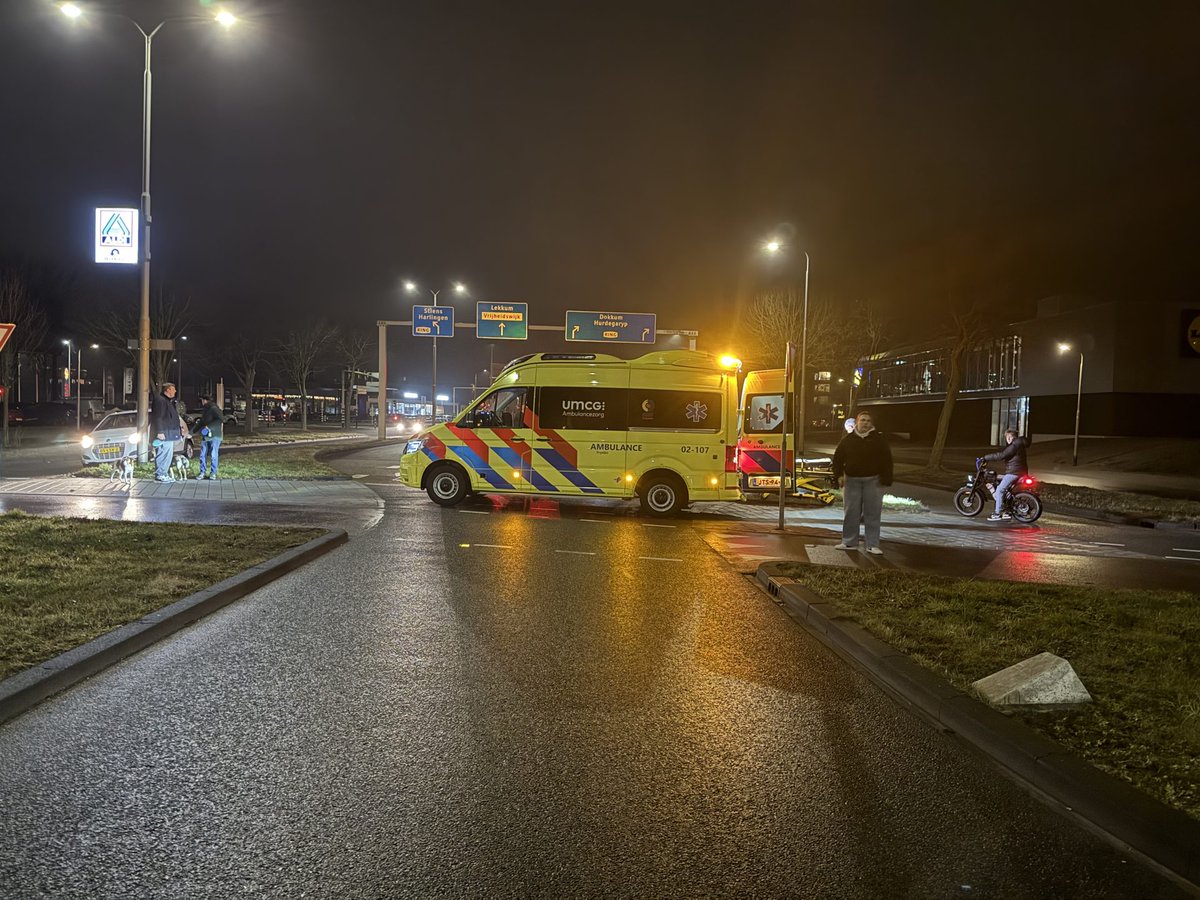 Busje rijdt door na aanrijding voetgangers in Leeuwarden
