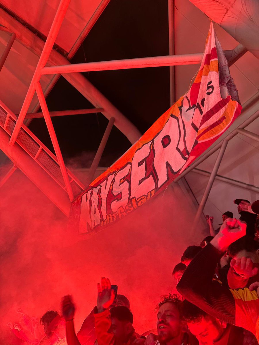 Senden vazgeçmez bu ömür bayrağın abilerimizin izinde sonsuza kadar dalgalanacak <a href="/uAkAyseri/">ultrAslan kAyseri</a>