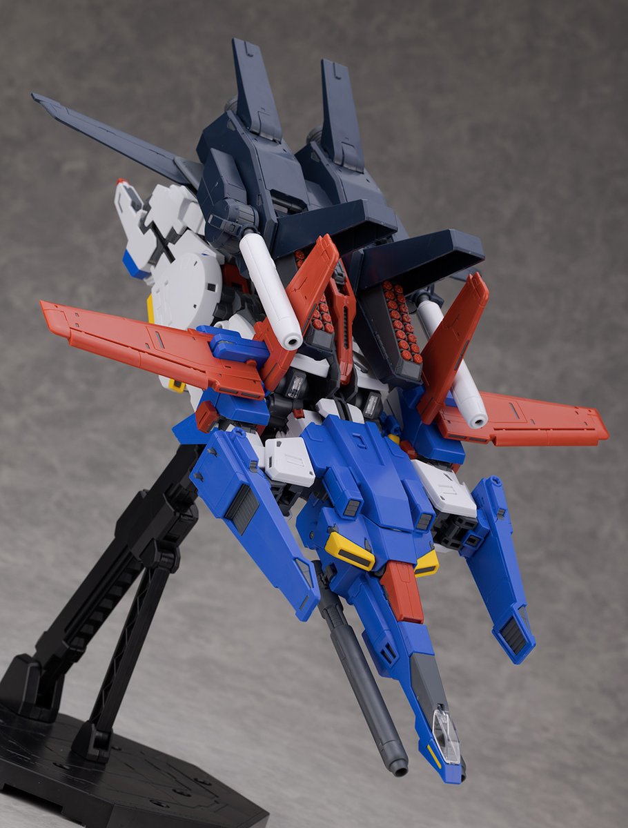 hoshimaruplamo's tweet image. 「機動戦士ガンダムZZ」よりMG フルアーマーZZガンダムVer.Kaのレビューを公開しました。先に発売されたFAZZなどがベースになっていて装甲を外す事で強化型ZZに換装可能。また余剰を使えば一応変形もできるのでかなり遊べてボリュームもあるキットです。
schizophonic9-2.com/blog-entry-587…