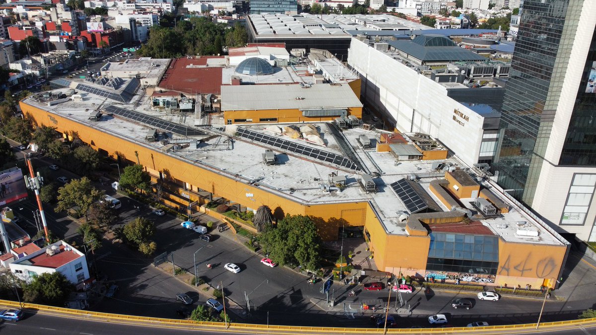 vicastega's tweet photo. Pasarán los años y el extinto Centro Coyoacán seguirá en el abandono. Ya ni hablar de una próxima ampliación de Mítikah. https://t.co/ACAVIsNS8H